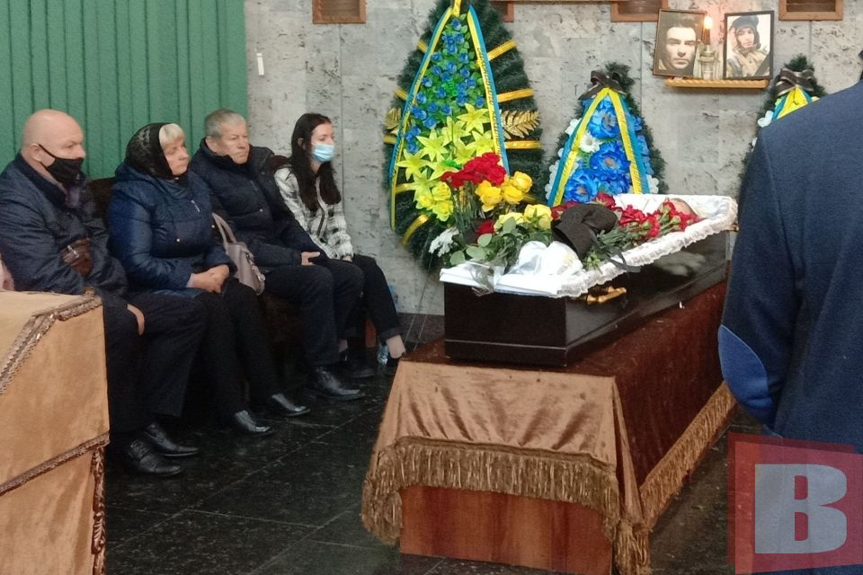 У Хмельницькому прощаються із загиблим військовим Олександром Фариною (ФОТО)