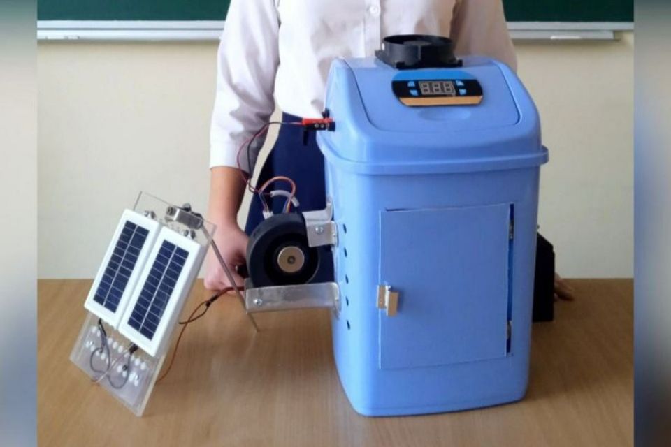 Випускниця з Хмельниччини створила екохолодильник на сонячних батареях