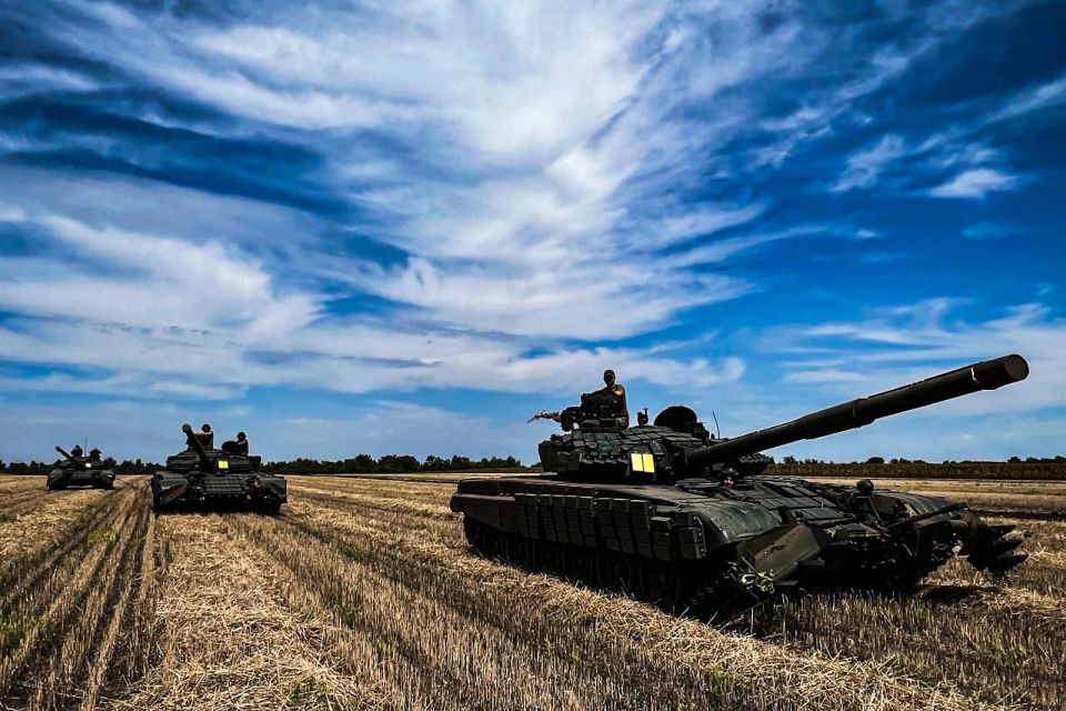 Танкісти та спепризначенці показали кадри зі звільненої Харківщини (ВІДЕО)