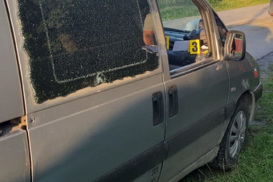 На Віньковеччині чоловік з рушниці розстріляв авто брата