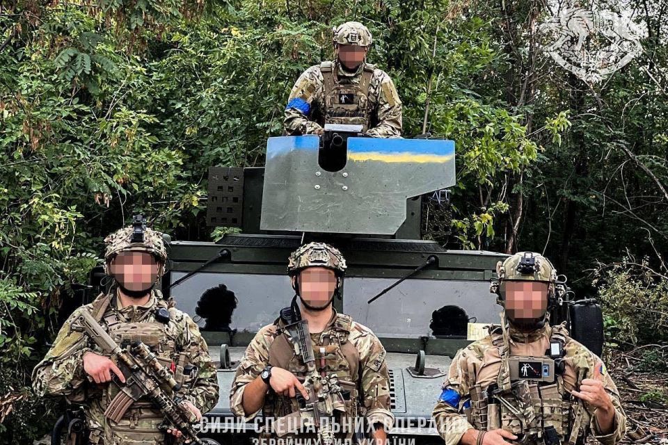 Спецпризначенці показали як з першого пострілу знищують ворогів на передовій (ВІДЕО)
