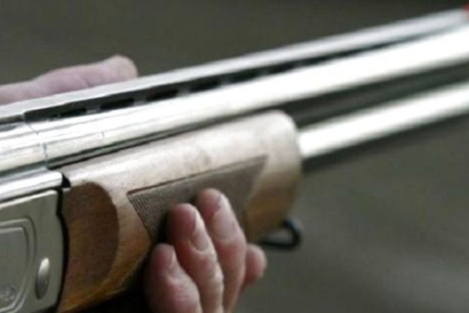 На Шепетівщині п’яний чоловік направив рушницю на поліцейських