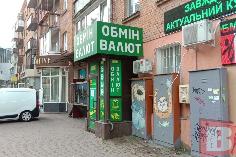 Валюти різко здорожчали. Курси в обмінниках Хмельницького (КАРТА)
