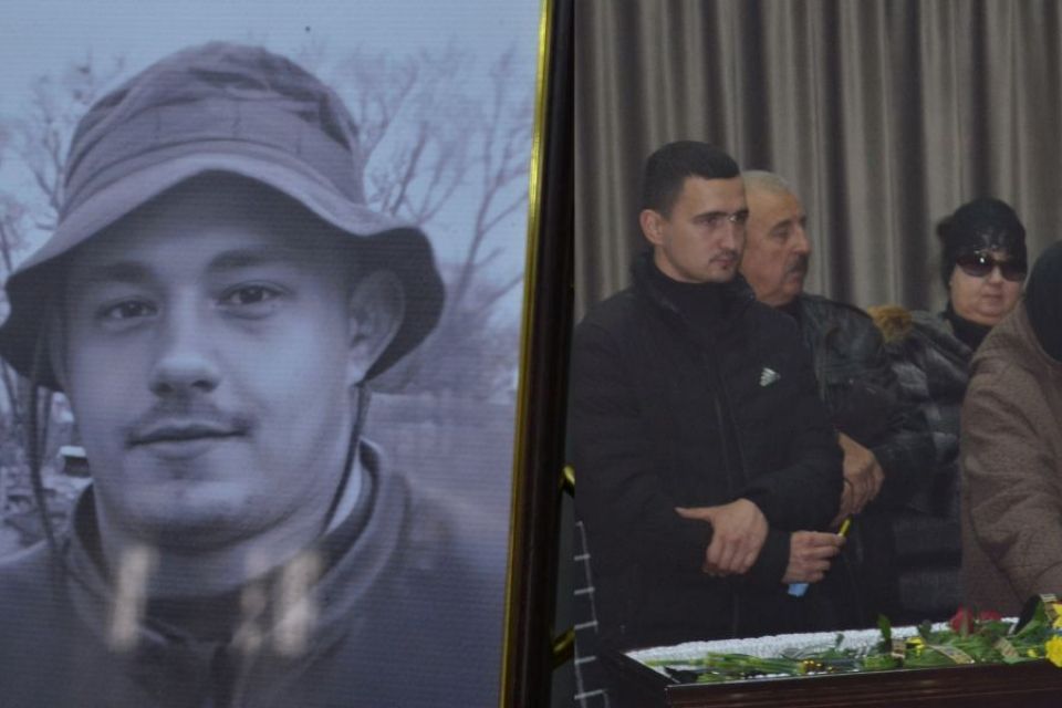 “Дякуємо за такого сина”. Хмельничани прощались з 22-річним Олександром Борбуцьким