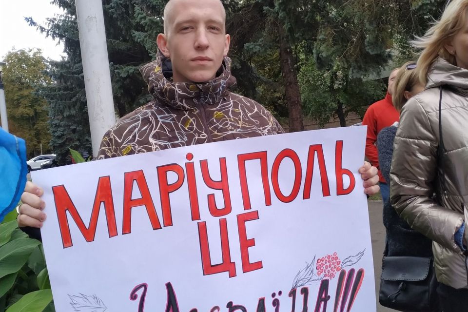 «Маріуполь – це Україна!»: в Хмельницькому відбулася акція проти «референдуму» на окупованих територіях