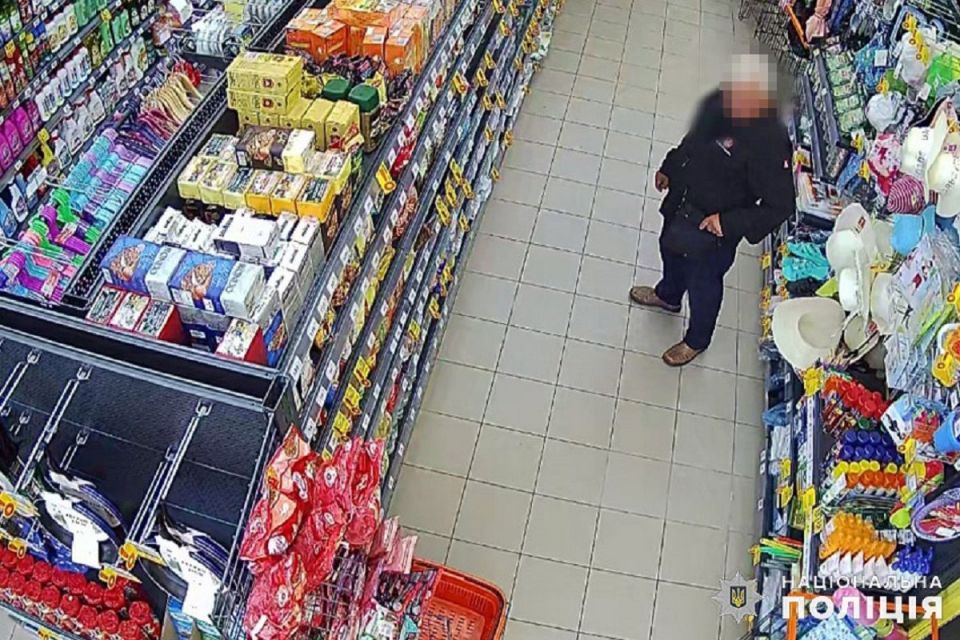 В Ізяславі чоловік тричі обкрадав один і той самий магазин