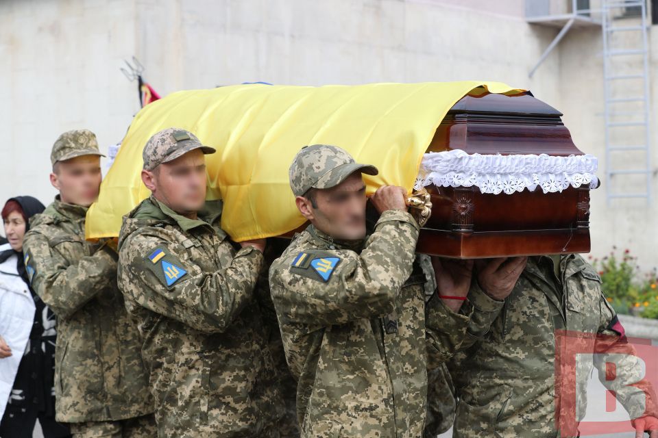 Серце не витримало загибелі сина. Попрощалися з військовим Олександром Новіковим