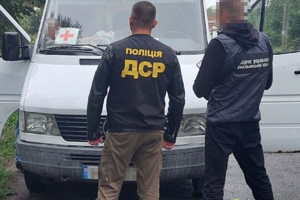Волонтер з Городка продавав гуманітарку. Заробив майже пів мільйона