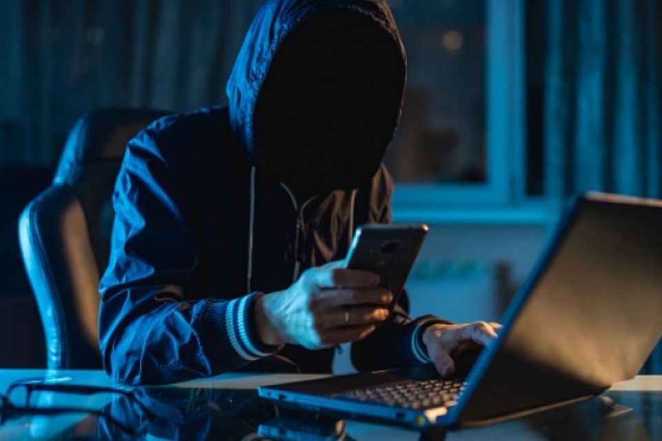 На Хмельниччині шахраї наживаються на війні