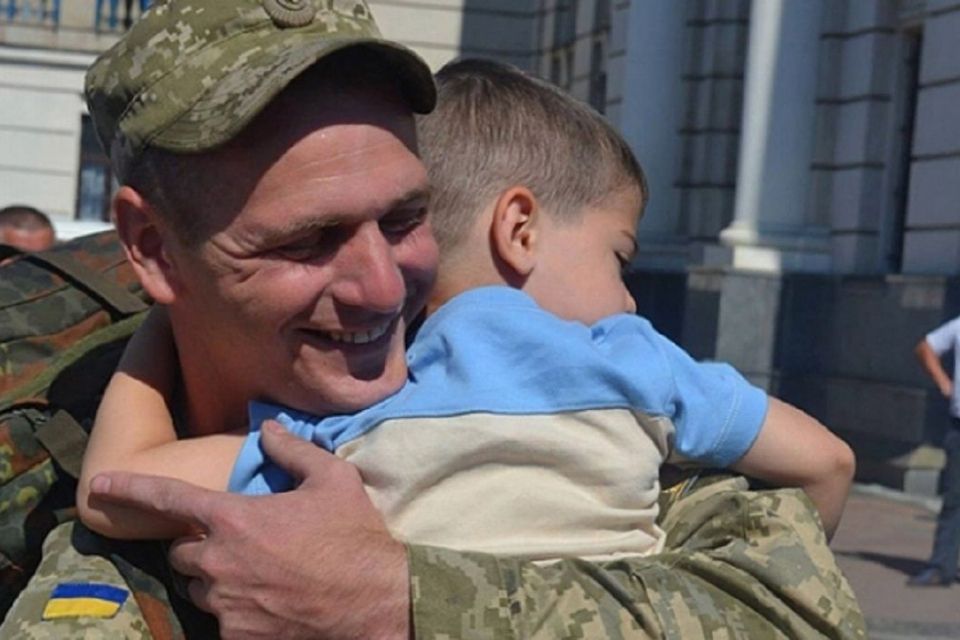 Військовослужбовцям можуть дозволити виїзд за кордон