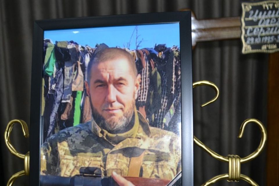 “Не міг дивитись, як гинуть діти”. Хмельницький попрощався з Олегом Цимбалюком