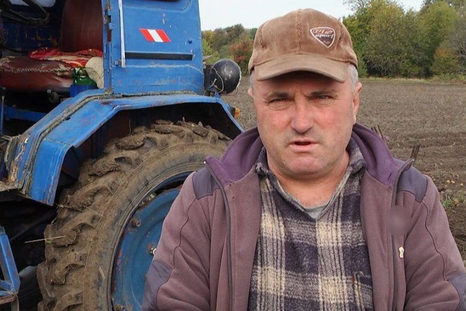 У Старосинявській громаді вчитель фізкультури власноруч складає трактори