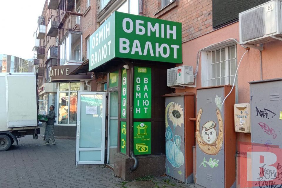 Євро росте, долар падає. Курси валют в обмінниках Хмельницького (КАРТА)