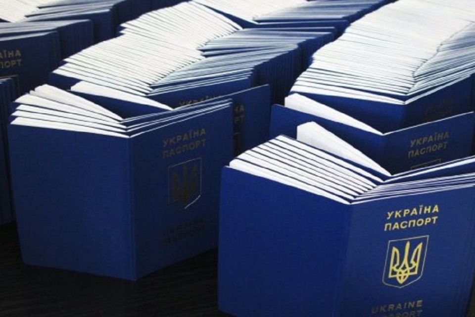 Термінове оформлення внутрішнього та закордонного паспортів подорожчало: деталі