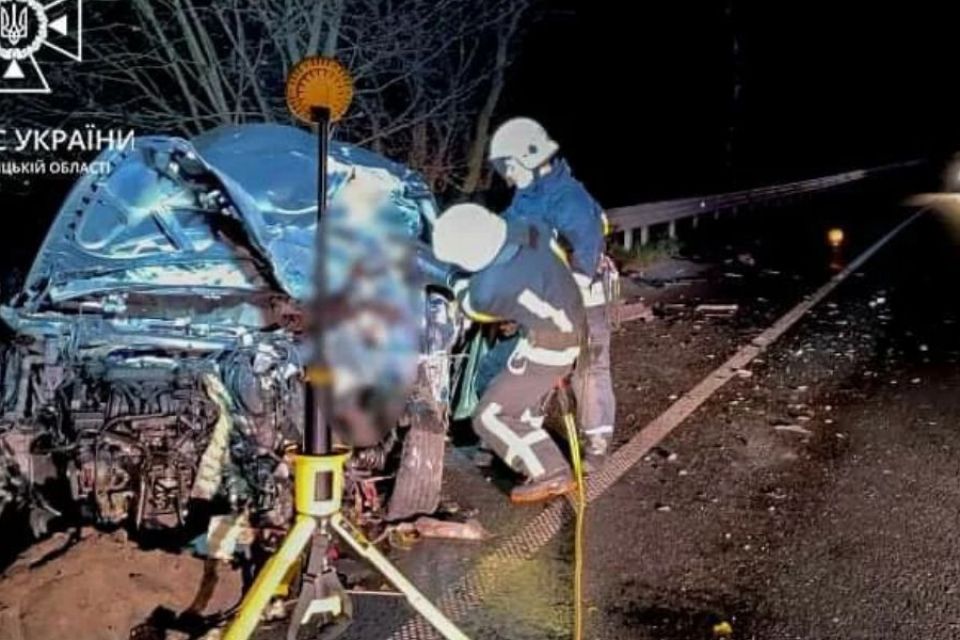 Смертельна аварія неподалік Волочиська: вантажівка зіткнулася з легковиком