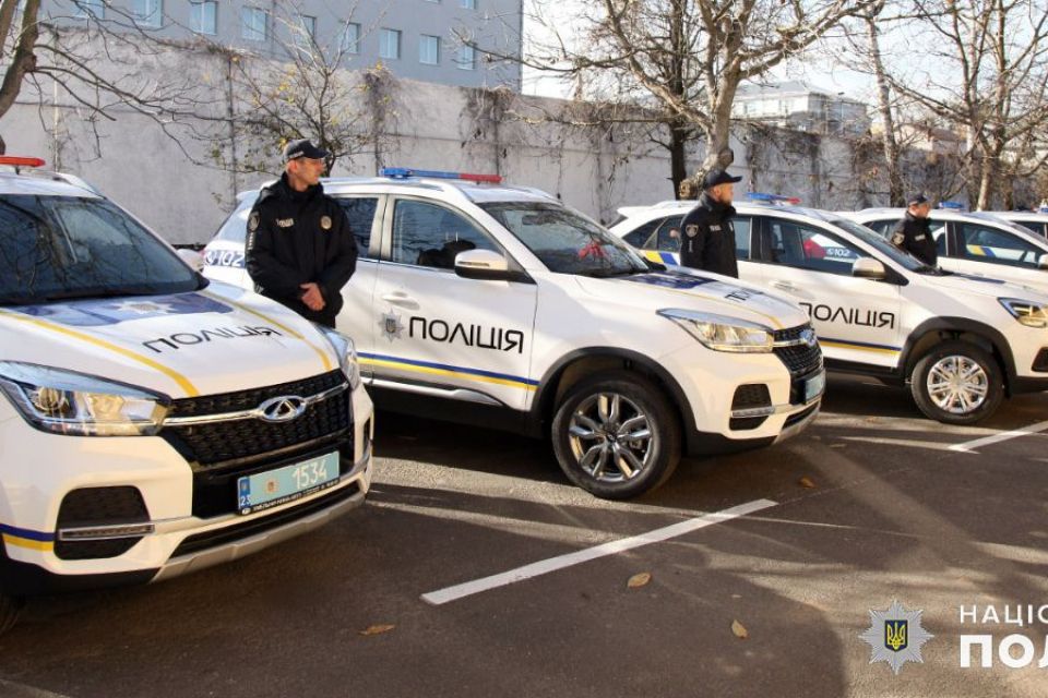 Поліцейський автопарк Хмельниччини поповнився 12 новими автівками (ФОТО, ВІДЕО)