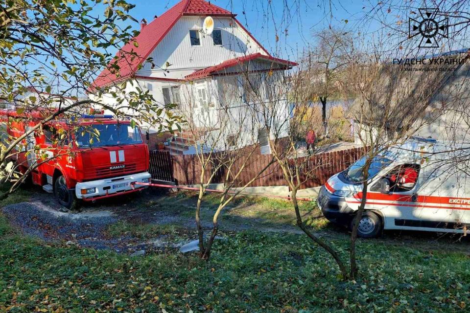 На Хмельниччині «швидкій» знадобилася допомога надзвичайників