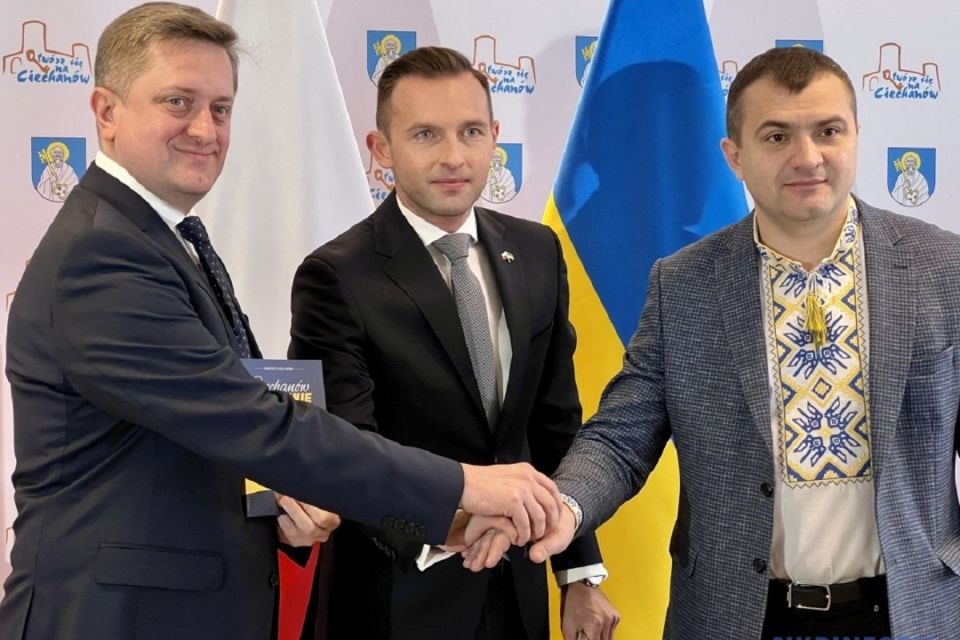 Цеханув передав Хмельницькому генератори, дрони та аптечки (ФОТО)