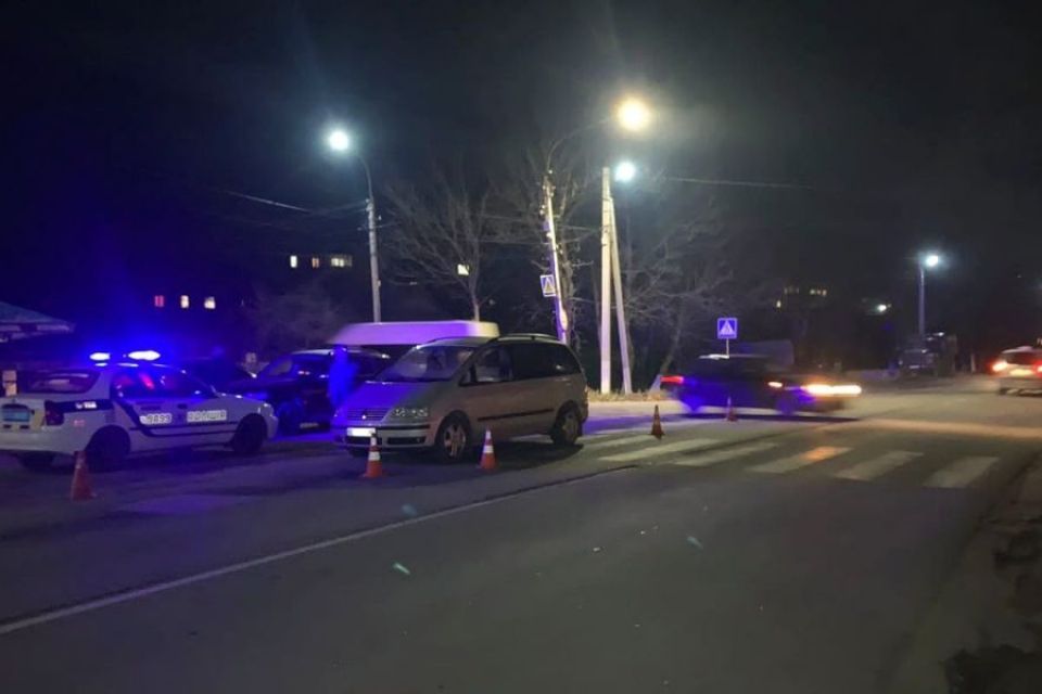 ДТП на Кам’янеччині: легковик збив жінку на “зебрі”