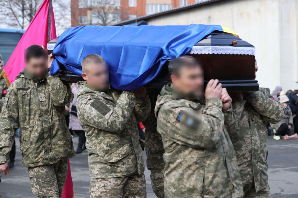 Мріяв побудувати будинок. Попрощалися з загиблим військовим Артемом Степанишиним