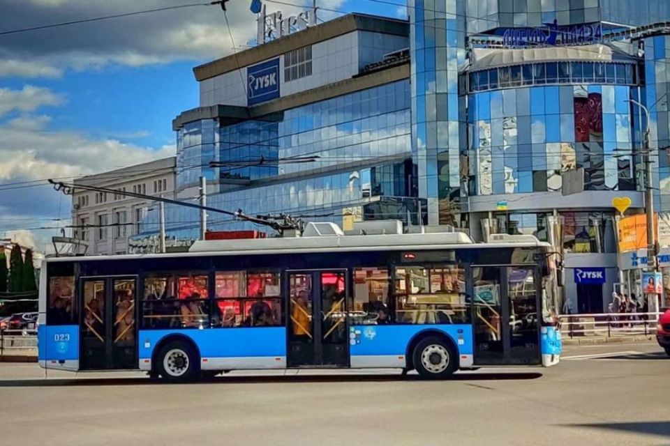 У середу Хмельницьким курсує 35 тролейбусів (МАРШРУТИ)