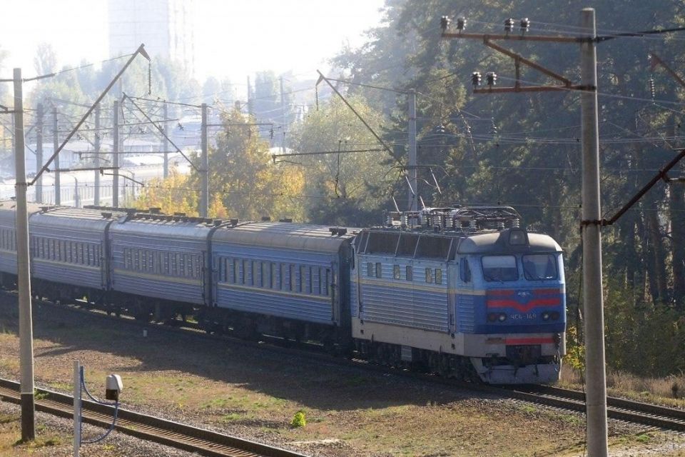 Через ракетні удари 7 потягів затримуються, а 10 змінили маршрут (СПИСОК)