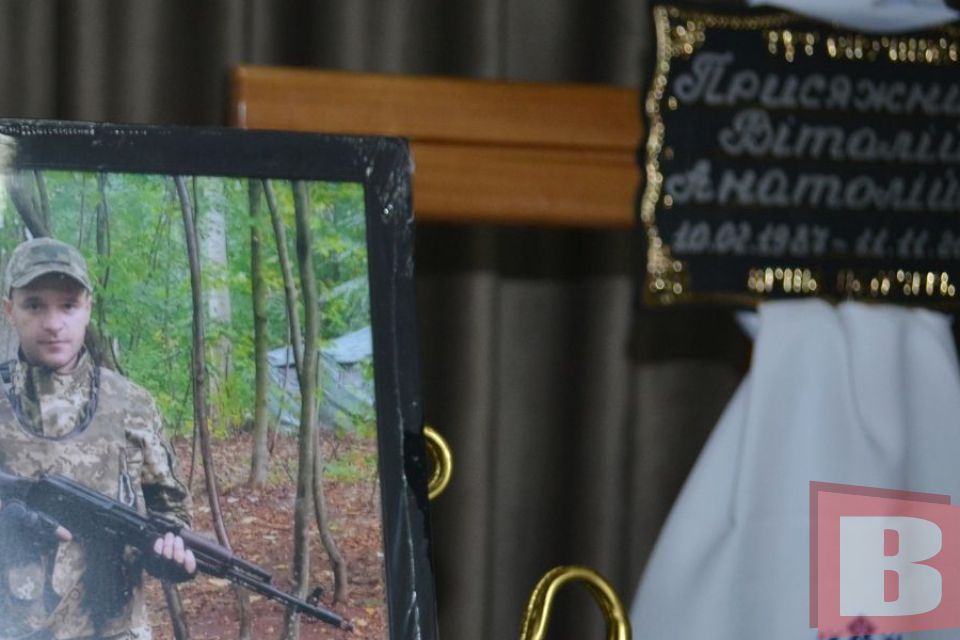 “Це був його вибір”. Хмельничани попрощались з 35-річним Віталієм Присяжним