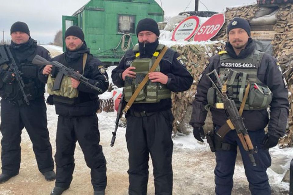 Поліцейські з Кам’янця знайшли 3 гранати на блокпосту Харківщини (ФОТО)