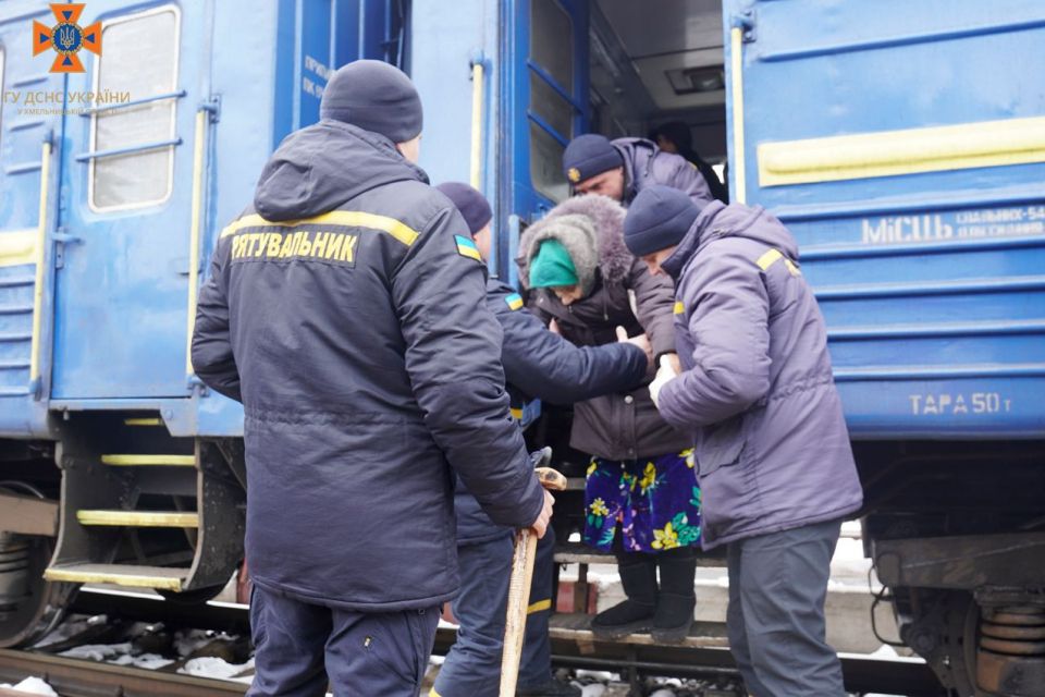 На Хмельниччину прибув перший евакуаційний потяг з Херсону (ФОТО)