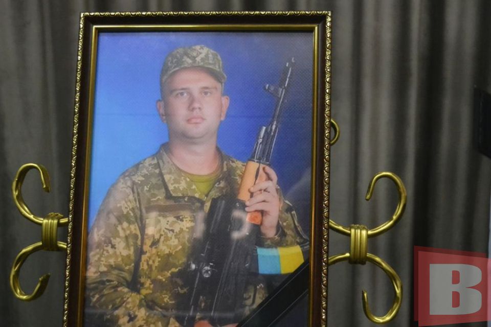 “Він був прикладом”. У Хмельницькому попрощались з 25-річним Володимиром Гриськовим