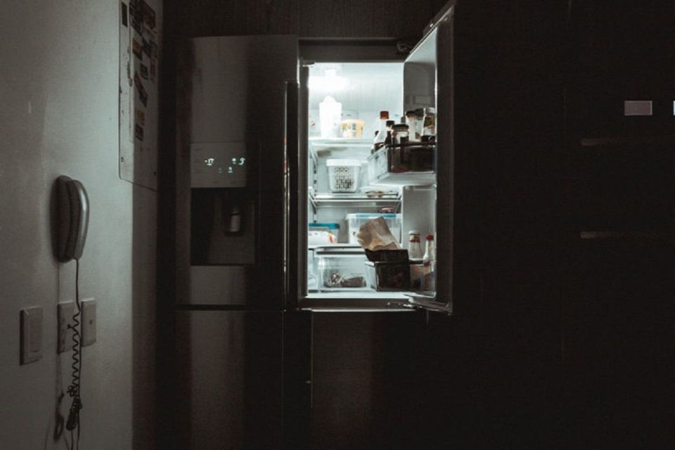 Щоб не отруїтися: у МОЗ дали поради, як зберігати продукти за відсутності світла