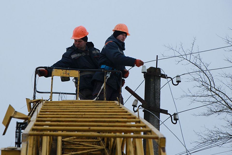 Чому світло хмельничанам вимикають не за графіком