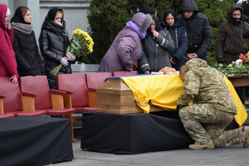 “Біль обпікає наші серця”: на війні загинули троє захисників з Хмельниччини