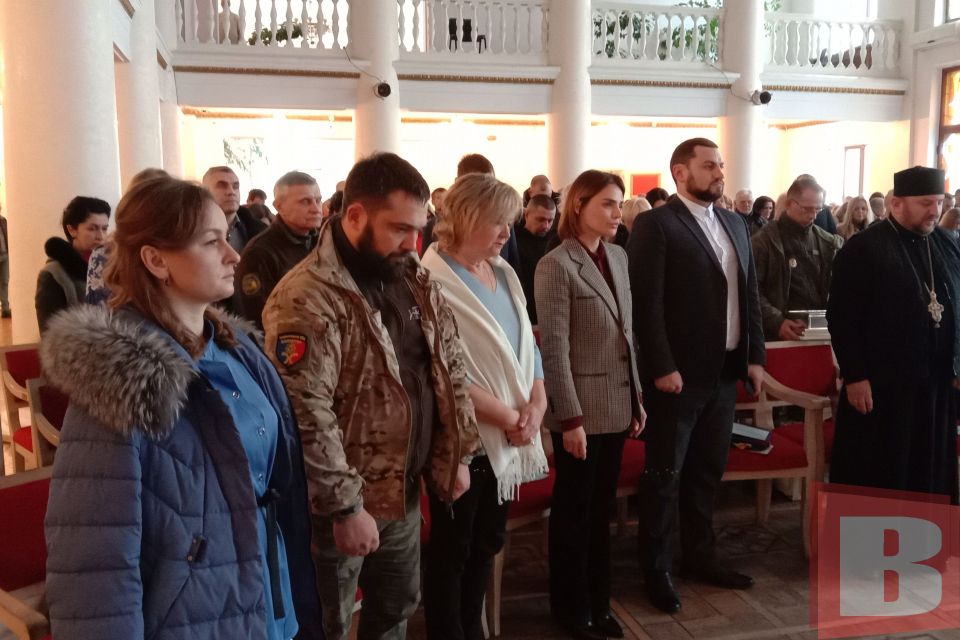 Хмельницьких волонтерів привітали зі святом. Як це було