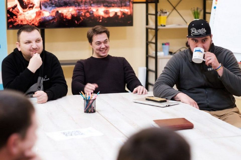 Розмови з психологом і теми 18+. Хмельничан кличуть до “чоловічого клубу”