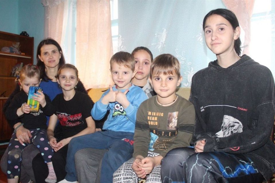 «На городі стояли «Гради». Історія багатодітної сім’ї, яка втекла від війни