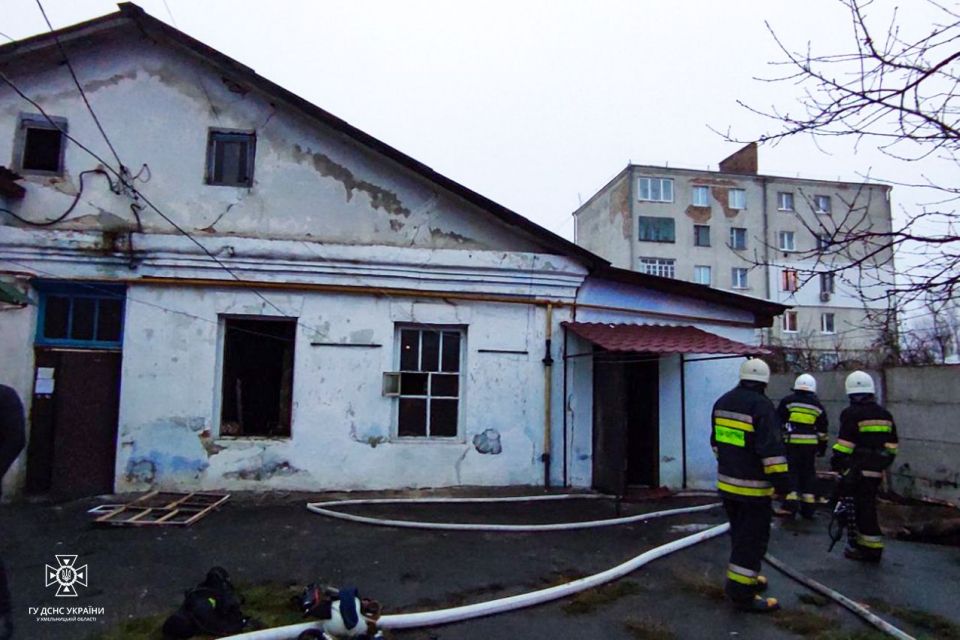Згорів у власній оселі: у Волочиську пожежники виявили труп