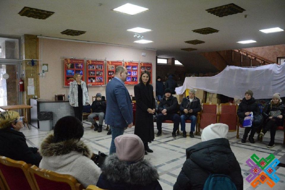 На Хмельниччині переселенці з Маріуполя отримали тисячу продуктових сертифікатів