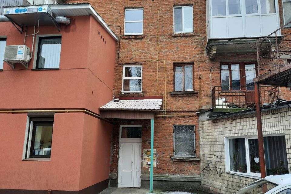 Вікна та двері в під'їздах хмельничан можуть замінити за програмою співфінансування: куди звертатися