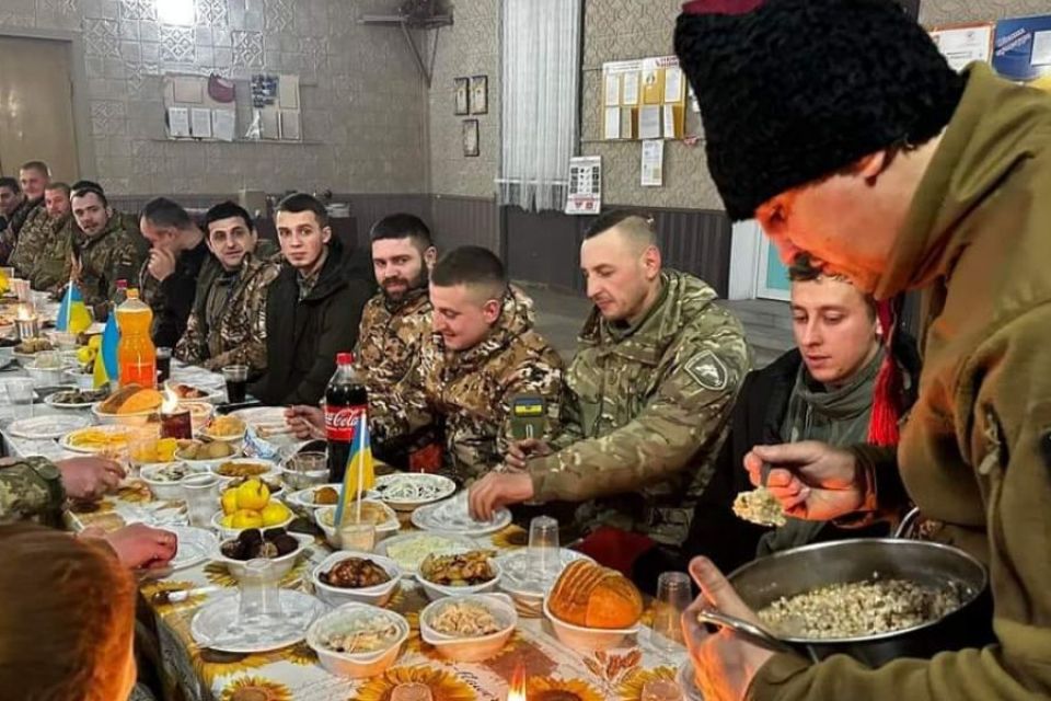 Кутя та молитва: як хмельницькі захисники зустрічають Різдво на фронті (ФОТО)