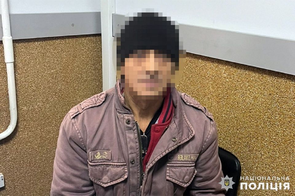 Розбійний напад на Ярмолинеччині: підозрюваного затримали в Івано-Франківську
