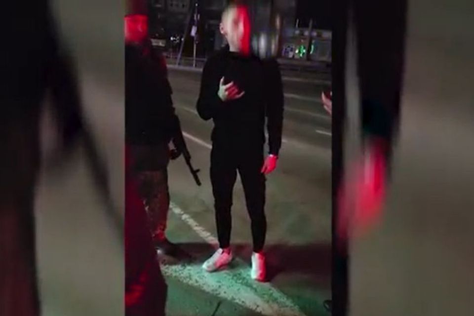 “Я їду, а він починає мене різко душити”: хмельничанин намагався задушити 20-річного таксиста у Вінниці