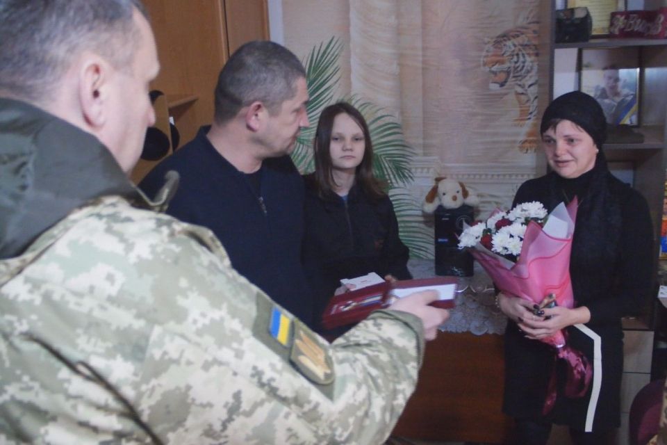 Батькам загиблого солдата з Шепетівщини вручили орден сина «За мужність»