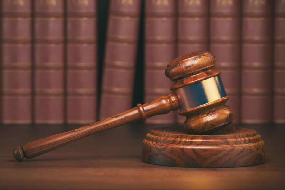 Звільнений за прогул онлайн-уроків учитель з Хмельниччини відсудив понад 28 тисяч