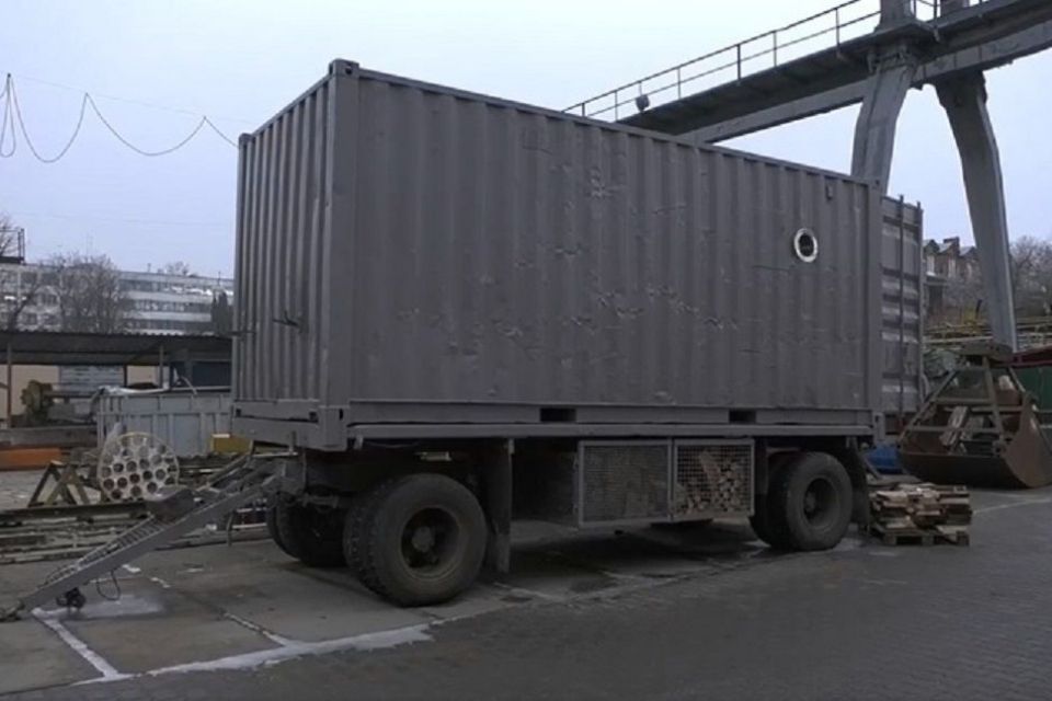 Хмельничани змайстрували для військових мобільну лазню на колесах