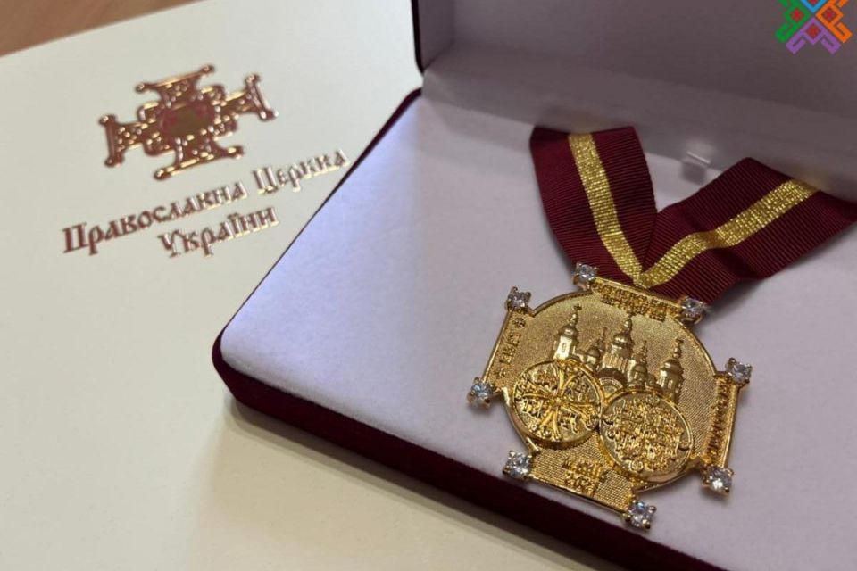 Епіфаній нагородив Віолету Лабазюк грамотою та медаллю Православної церкви України
