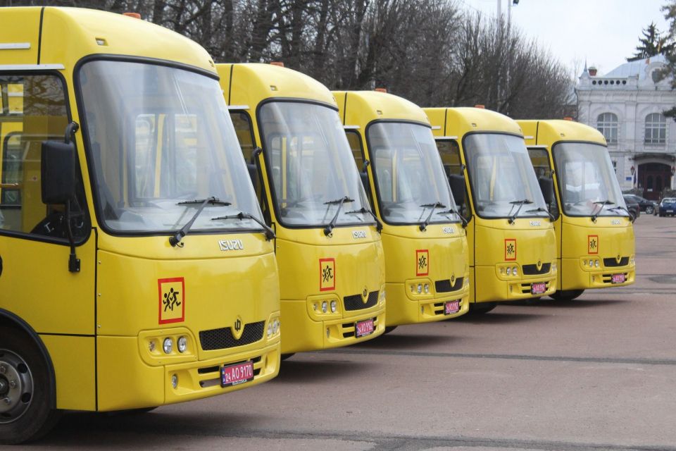 Школам на Хмельниччині передали 9 нових автобусів (ФОТО)