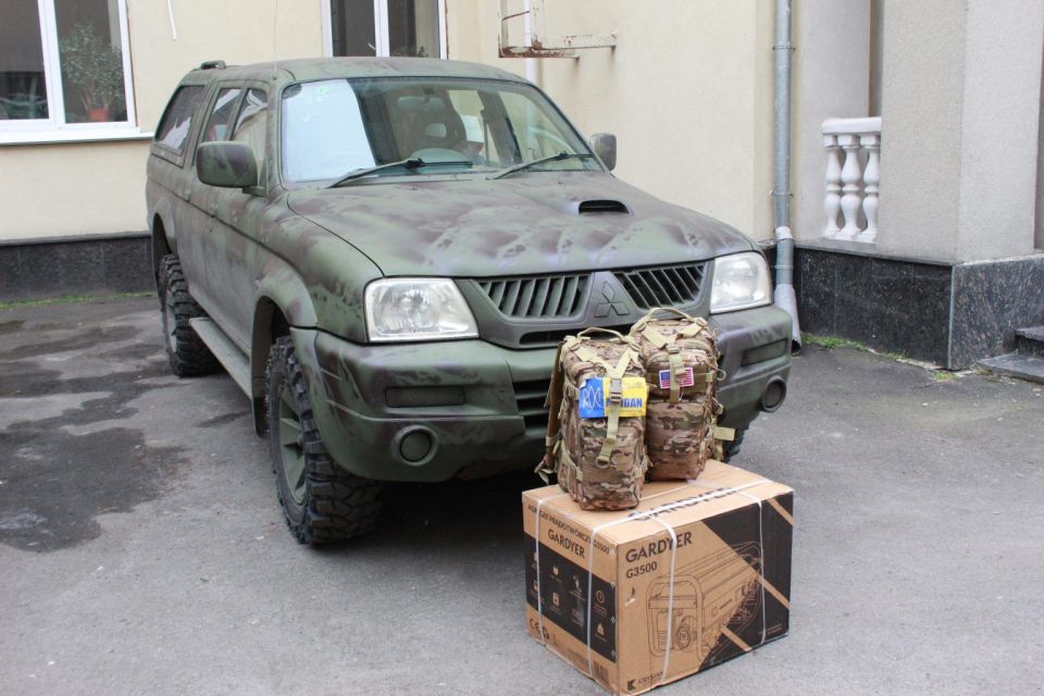 Військовим – від кіношників: з Хмельниччини на передову рушило авто