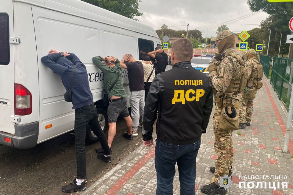 Підробляли COVID-сертифікати та документи: на Хмельниччині судитимуть членів ОЗГ