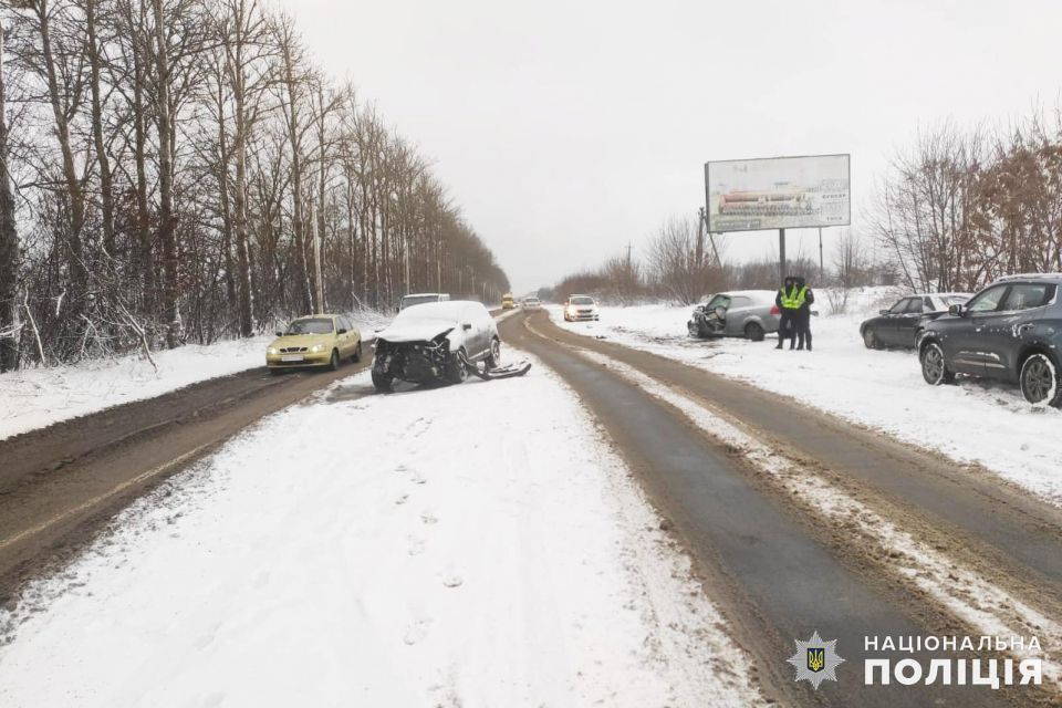 ДТП на Західно-Окружній: водій легковика потрапив до лікарні